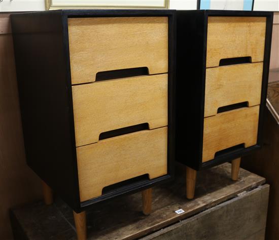 A pair of Stag C Range bedside cabinets H.75cm
